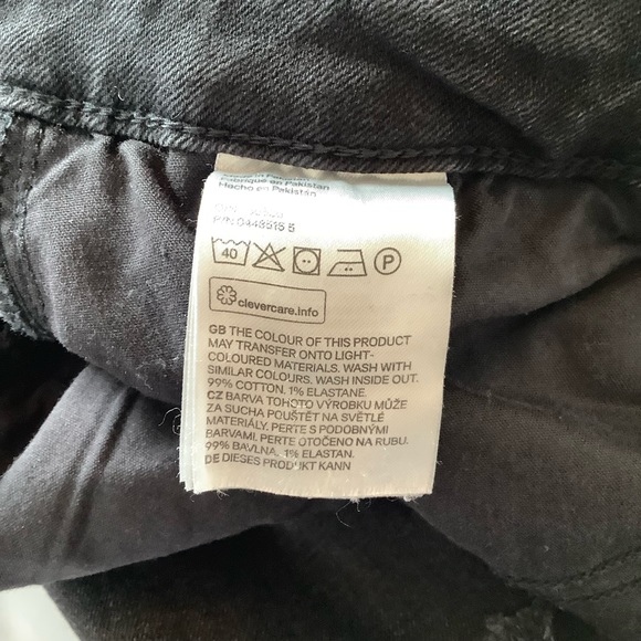 H&M Divided Skinny Denim Jeans Women's Size 12 Black Mid Rise Distressed Raw Hem - Picture 11 of 11